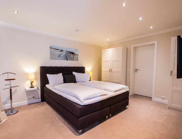 8° Ost EG – Schlafzimmer mit Boxspringbett